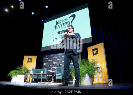 Journalist Chris Hayes von MSNBC stellt seinen Podcast mit US-Senator Ted Cruz von Texas während einer Texas Tribune Festival in Austin, Texas. Stockfoto