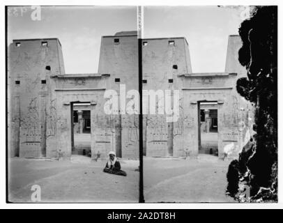 Ägyptische Ansichten; Tempel des Horus, Edfu. Eingang zum Tempel Stockfoto