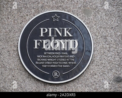 LONDON, GROSSBRITANNIEN - ca. September 2019: Pink Floyd Plakette an der Regent Street Polytechnic, wo Sie studierte und gründeten die Band Stockfoto