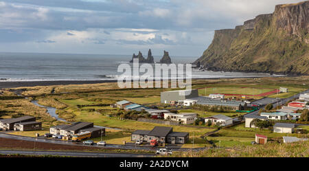 Vik, Island mit Blick auf das Meer im südlichen Teil der Insel. Stockfoto