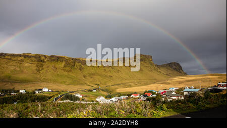 Vik, Island mit Blick auf das Meer im südlichen Teil der Insel. Stockfoto