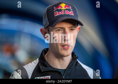 Llandudno, Großbritannien. 2 Oct 2019, elfyn Evans die Beantwortung von Fragen, die während einer Sitzung am Abend vor dem Start der Wales Rally GB, Jason Richardson/Alamy leben Nachrichten Stockfoto