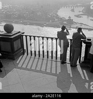 Blick auf das Deutsche Eck und die Moselmündung in den Rhein in Koblenz, Deutschland 1930er Jahre. Blick auf Deutsches Eck und Rine und Mosel Mündung in Koblenz, Deutschland 1930. Stockfoto