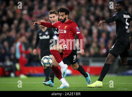 Liverpools Mohamed Salah Kerben vierte Ziel seiner Seite des Spiels während der UEFA Champions League Gruppe E Match in Liverpool, Liverpool. Stockfoto