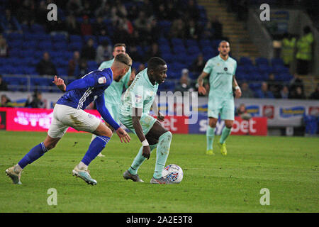 Cardiff, Großbritannien. 02 Okt, 2019. Helle Osayi-Samuel der Queens Park Rangers während der efl Sky Bet Championship Match zwischen Cardiff City und Queens Park Rangers an der Cardiff City Stadium, Cardiff, Wales am 2. Oktober 2019. Foto von Dave Peters. Nur die redaktionelle Nutzung, eine Lizenz für die gewerbliche Nutzung erforderlich. Keine Verwendung in Wetten, Spiele oder einer einzelnen Verein/Liga/player Publikationen. Credit: UK Sport Pics Ltd/Alamy leben Nachrichten Stockfoto