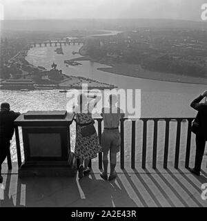 Blick auf das Deutsche Eck und die Moselmündung in den Rhein in Koblenz, Deutschland 1930er Jahre. Blick auf Deutsches Eck und Rine und Mosel Mündung in Koblenz, Deutschland 1930. Stockfoto