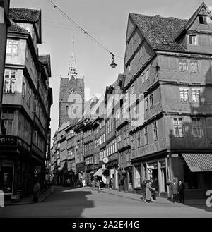 Blick vom Holzmarkt in die Marktkirche St. Georgii et Jacobi in Hannover, Deutschland 1930er Jahre. Blick vom Holzmarkt Straße St. Georgii et Jacbi Kirche in Hannover, Deutschland 1930. Stockfoto