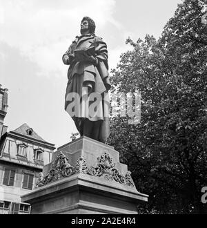 Schillerdenkmal auf dem Schillerplatz in Mainz, Deutschland 1930er Jahre. Schiller Denkmal am Schillerplatz in Mainz, Deutschland 1930. Stockfoto