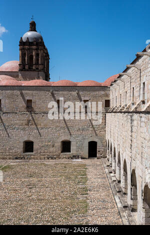 Juli, 29:Innenhof im Museum in die Kirche und das Kloster von Santo Doming. Oaxaca, Mexiko Stockfoto