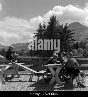 Kinder in der Adolf-Hitler-Jugendherberge in Berchtesgaden, Deutschland 1930er Jahre. Kinder an den Adolf-Hitler-Jugendherberge Berchtesgaden, Deutschland 1930. Stockfoto