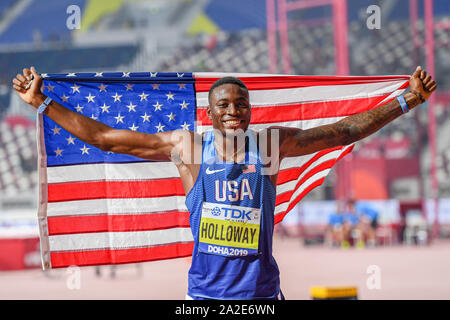 DOHA, Katar. 02 Okt, 2019. Grant Holloway der USA feiert nach dem Gewinn der Mens 100 m Hürden Finale bei Tag 6 der IAAF Leichtathletik WM - Doha 2019 bei Khalifa International Stadium am Mittwoch, Oktober 02, 2019 in Doha, Katar. Credit: Taka G Wu/Alamy leben Nachrichten Stockfoto