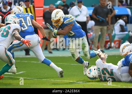 Miami Gardens FL, USA. 29 Sep, 2019. Austin Ekeler #30 von Los Angeles in Aktion während der NFL Football Spiel zwischen den Miami Dolphins und Los Angeles Ladegeräte im Hard Rock Stadion in Miami Gardens FL. Die Ladegeräte besiegt die Delphine 30-10. Credit: Csm/Alamy leben Nachrichten Stockfoto