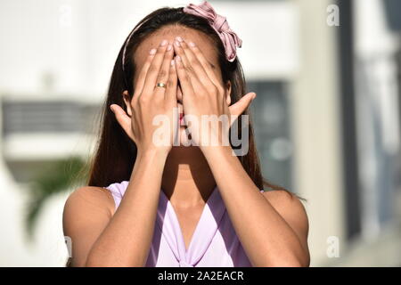 Eine beschämende Schöne Minderheit Frau Stockfoto