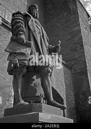 Das Denkmal von Herzog Albrecht Friedrich Reusch am Schloßberg in Königsberg, Ostpreußen, 1930er Jahre. Denkmal von Herzog Albrecht am Schlossberg, Königsberg, Ostpreußen, 1930er Jahre. Stockfoto