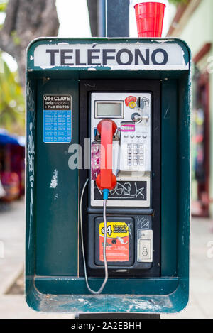 Juli, 29:ein öffentliches Telefon auf der Straße. Oaxaca, Mexiko Stockfoto