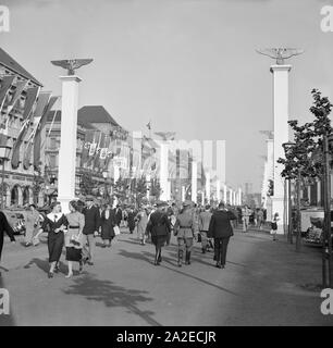 Unter den Linden in Berlin, Deutschland, 1930er Jahre. Die Unter den Linden Allee in Berlin, Deutschland 1930. Stockfoto