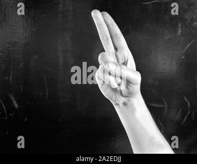 Der Buchstabe U in der Fingersprache. Buchstabe U in Finger Alphabet. Stockfoto