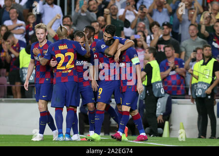 Barcelona, Spanien. 2. Okt, 2019. Luis Suarez vom FC Barcelona feiert mit Lionel Messi nach dem Scoring Das siegtor während der UEFA Champions League, Gruppe F Fußballspiel zwischen FC Barcelona und FC Internazionale am 2. Oktober 2019 im Camp Nou Stadion in Barcelona, Spanien. Quelle: Manuel Blondeau/ZUMA Draht/Alamy leben Nachrichten Stockfoto