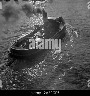 Eine Barkasse der Ewerführerei Jorjan & Beuke im Hafen von Hamburg, Deutschland 1930er Jahre. Ein Lastkahn des lighterman Firma Jorjan & Beuke im Hafen Hamburg, Deutschland 1930. Stockfoto