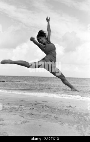 Die beliebte Tänzerin Gret Palucca im Urlaub auf Sylt, Deutschland 1930. Stockfoto