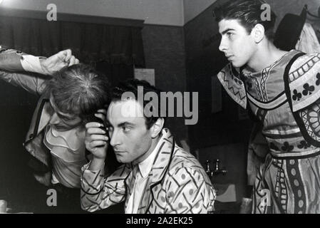 Sänger in der Umkleidekabine im Opernhaus in Rom, Italien 1940-er Jahre. Sänger in der Umkleidekabine in der Oper in Rom, Italien 1940. Stockfoto