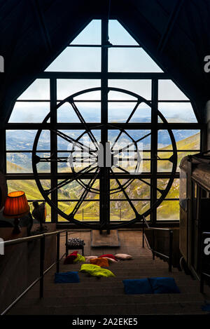 Die alte 2.130 m hohen Seilbahn oben auf der Hochebene des Campo Imperator im Nationalpark Gran Sasso, Abruzzen, Italien Stockfoto