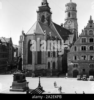 Blick auf die Stiftskirche am Schillerplatz in Stuttgart, Deutschland, 1930er Jahre. Blick auf die Stiftskirche am Schillerplatz in Stuttgart, Deutschland 1930. Stockfoto