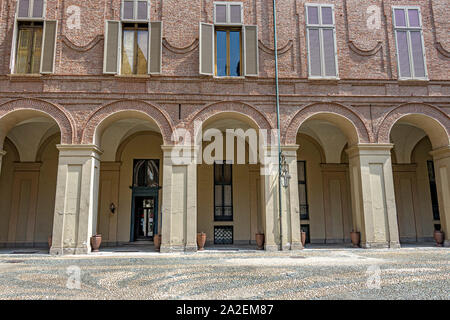 Ein gewölbter Gang im Innenhof des Königspalastes von Turin, Turin, Italien Stockfoto