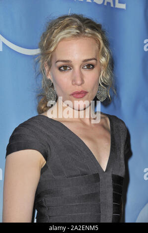 In Pasadena, Kalifornien. Januar 13, 2011: Piper Perabo Star aus "Verdeckte Angelegenheiten", die in die NBC Universal Winter 2011 Presse Rundgang im Langham Huntington Hotel, Pasadena. © 2011 Paul Smith/Featureflash Stockfoto