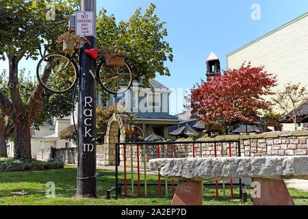 Einzigartige unabhängige Restaurants säumen die Straßen rund um das einzigartige Gordon Square Viertel in Cleveland, Ohio, USA. Stockfoto