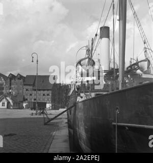 Schiffe im Hafen von Königsberg in Ostpreußen, Deutschland 1930er Jahre. Schiffe im Hafen von Königsberg in Ostpreußen, Deutschland 1930. Stockfoto