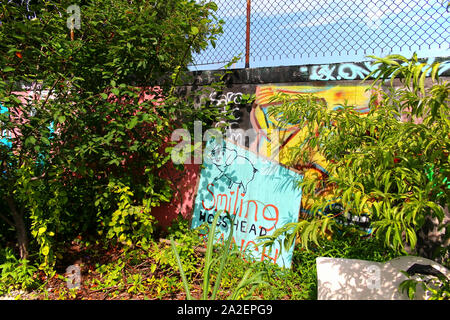 Lächelnd Hoghshead Ranch ist eine Landwirtschaft Bauernhof und Gemeinschaftsgarten in Long Island City entfernt auf einer Reihe von verlassenen Bahngleisen, die einmal waren Stockfoto