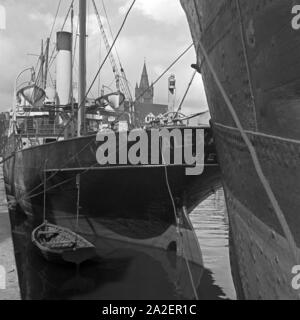 Schiffe im Hafen von Königsberg in Ostpreußen, Deutschland 1930er Jahre. Schiffe im Hafen von Königsberg in Ostpreußen, Deutschland 1930. Stockfoto