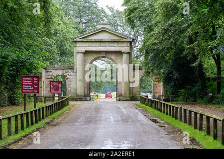 Knutsford Antrieb Eingang Tatton Park, Knutsford, Cheshire, England Stockfoto