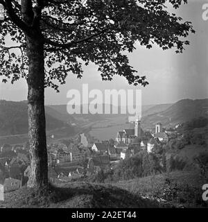 Blick von einer Anhöhe auf die Kleinstadt Horb am Neckar, Deutschland 1930er Jahre. Blick von einem Hügel in der Stadt Horb am Neckar, Deutschland 1930. Stockfoto