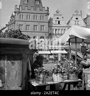 Ratsherrenschenke zur steipe und sterben Dom Apotheke auf dem Marktplatz in Trier, Deutschland 1930er Jahre. Inn" Ratsherrenschenke' und eine Apotheke am Hauptmarkt in Trier, Deutschland 1930. Stockfoto