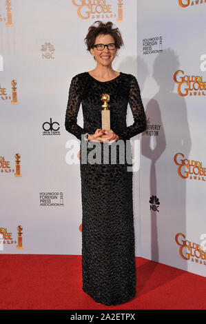 LOS ANGELES, Ca. Januar 16, 2011: Annette Bening am 68. Golden Globe Awards im Beverly Hilton Hotel. © 2011 Paul Smith/Featureflash Stockfoto