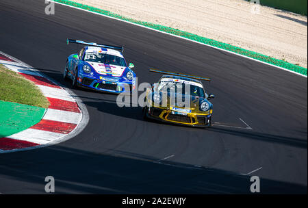 Vallelunga, Italien am 14. September 2019. Porsche Carrera Rennwagen in Aktion bei Wendung in asphaltpiste Stromkreis Stockfoto