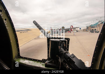 Im Inneren Collings Foundation B-17G Flying Fortress, Nine-O-Nine, an den Worcester Regional Airport für Flügel der Freiheit. Stockfoto