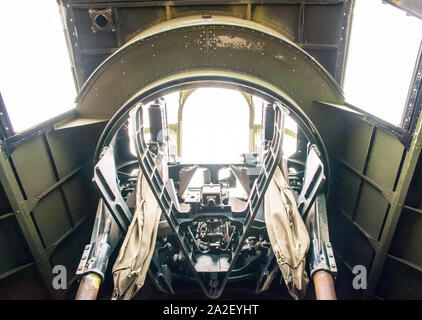 Innenraum der Collings Foundation B-17G Flying Fortress, Nine-O-Nine, an den Worcester Regional Airport für Flügel der Freiheit. Stockfoto