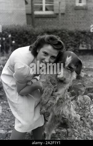Weltmeisterin Anni Kapell bei ihrer Familie in Düsseldorf, Deutsches Reich 1941 sterben. Weltmeister Anni Kapell mit ihrer Familie in Deutschland, Düsseldorf 1941. Stockfoto