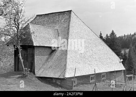 Ein altes Haus im Schwarzwald, Deutschland 1930er Jahre. Ein altes Haus im Schwarzwald, Deutschland der 1930er Jahre. Stockfoto