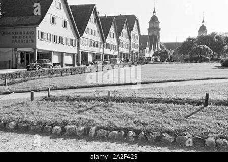 Stadtkirche in Freudenstadt, eine der seltenen Winkelkirchen, Deutsches Reich 30er Jahre. Die Pfarrkirche in Freudenstadt, einer der wenigen rechteckigen Kirchen, Deutschland 1930. Stockfoto