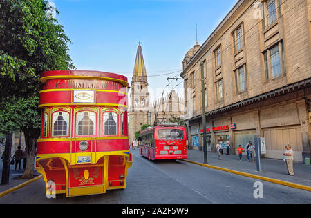 Guadalajara, Jalisco, Mexiko - 14 April, 2019: Guadalajara Straßen im historischen Stadtzentrum (Centro Historico) Stockfoto