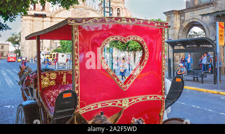 Guadalajara, Jalisco, Mexiko - 14 April, 2019: Guadalajara Straßen im historischen Stadtzentrum (Centro Historico) Stockfoto