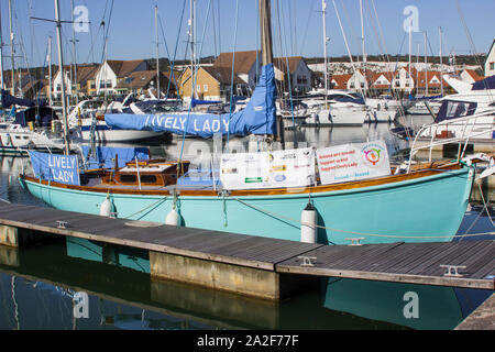 18. September 2019 Die lebhafte Dame Yacht in der Marina in Port Solent in Hampshire an der Südküste von England günstig Stockfoto