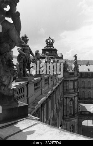 Blick in den Ehrenhof des Neuen strapaziert in Stuttgart, Deutschland, 1930er Jahre. Blick auf den Innenhof des Neuen Schlosses in Stuttgart, Deutschland 1930. Stockfoto