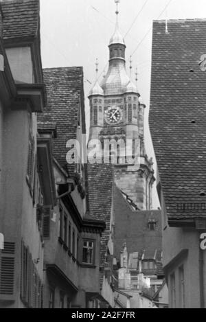 Der Turm des alten Stuttgarter Rathauses, das im Zweiten Weltkrieg zerstört wurde, Deutschland 1930er Jahre. Der Turm der alten Rathaus Stuttgart, die während des Zweiten Weltkrieges zerstört wurde, Deutschland 1930. Stockfoto