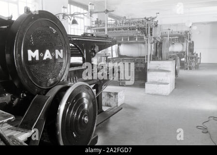 Rotationsdruckmaschinen in den Werken des Maschinenbaukonzerns MAN (Maschinenfabrik Augsburg-Nürnberg), Deutschland 1930er Jahre. Rotationsdruckmaschinen in den Anlagen der mechanischen Engineering Company MAN (Maschinenfabrik Augsburg-Nürnberg), Deutschland 1930. Stockfoto