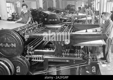 Druckmaschinen in Höhle Mann Büromaschinenhersteller, 1930er Jahre Deutsches Reich. Druckmaschinen, in die MAN-Werke, Deutschland der 1930er Jahre. Stockfoto